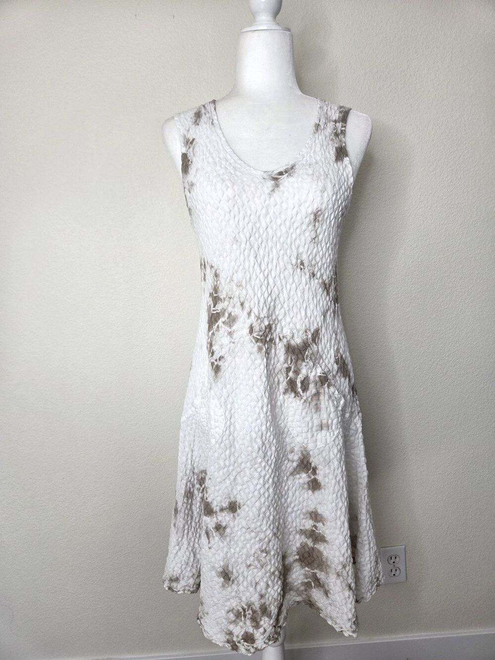 Luna Luz Lagenlook Dress White Brown Tie Dye Crinkle Textured Sleeveless Pocket